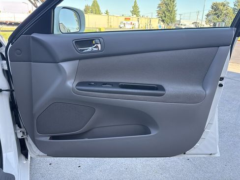 Used 2005 Toyota Camry LE FWD image 37