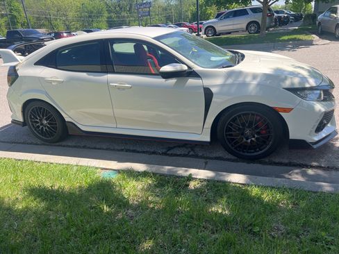 Used 2018 Honda Civic Type R image 4