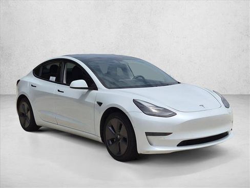 Used 2021 Tesla Model 3 Standard Range Plus RWD image 3