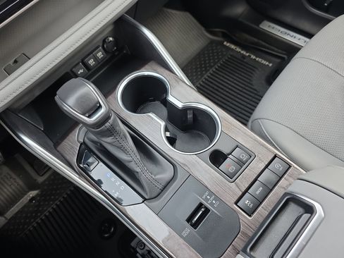 Used 2020 Toyota Highlander Limited image 26