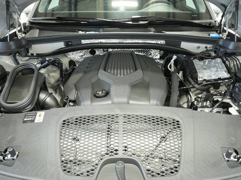 New 2026 Porsche Macan image 30