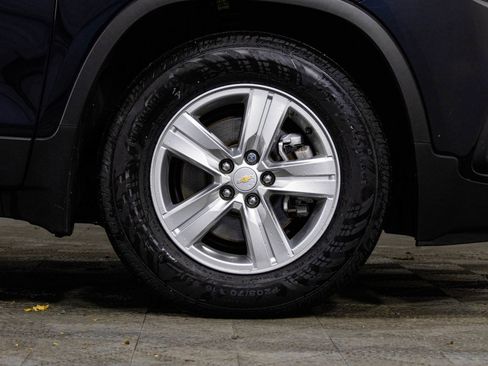 Certified 2022 Chevrolet Trax LS w/ Tint and Cruise Package image 43