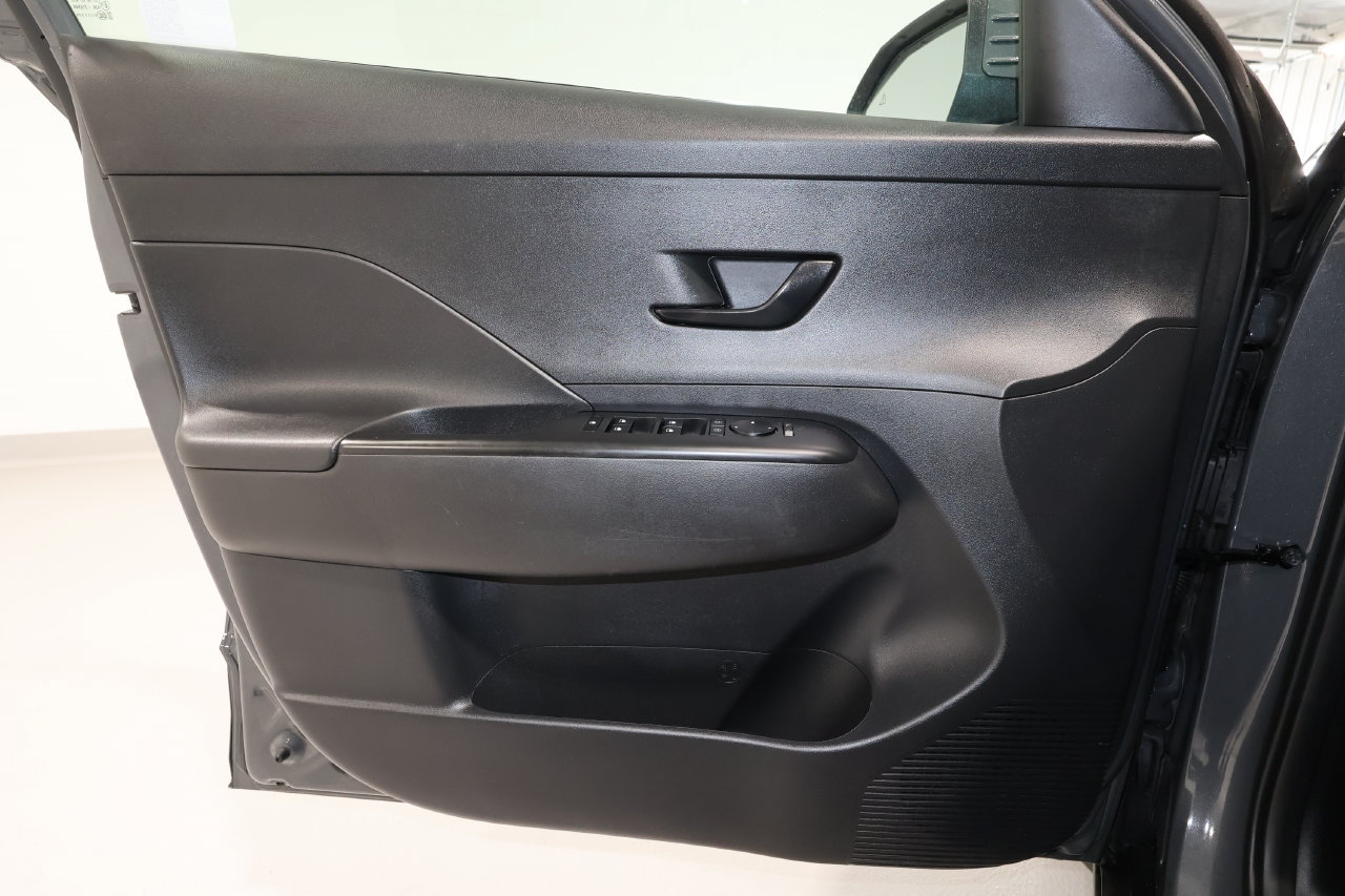 Used 2025 Hyundai Kona SEL FWD image 21