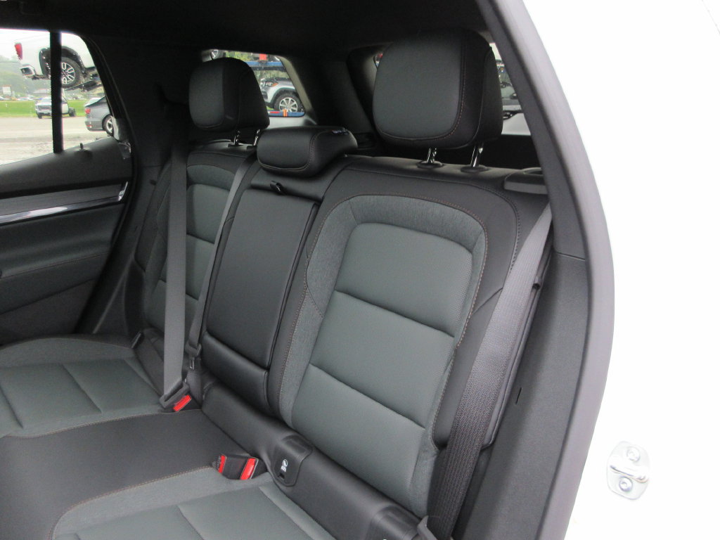 New 2027 GMC Terrain AT4 w/ LPO, Black Badging Package AWD/4WD image 10