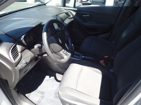 Used 2017 Chevrolet Trax LT image 9