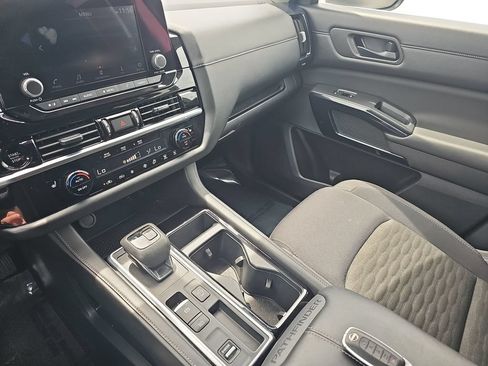 Used 2025 Nissan Pathfinder SV FWD image 24