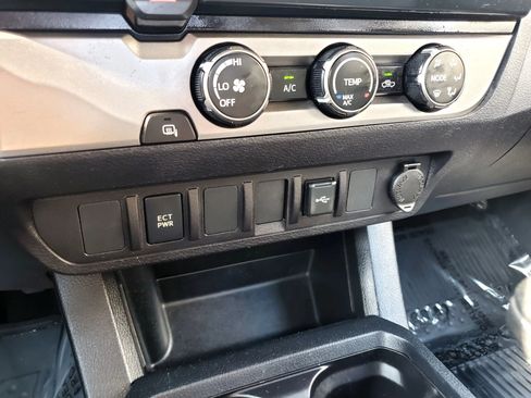 Used 2020 Toyota Tacoma SR w/ SR Convenience Package RWD image 37