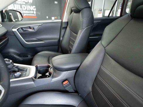 Used 2020 Toyota RAV4 Limited image 10