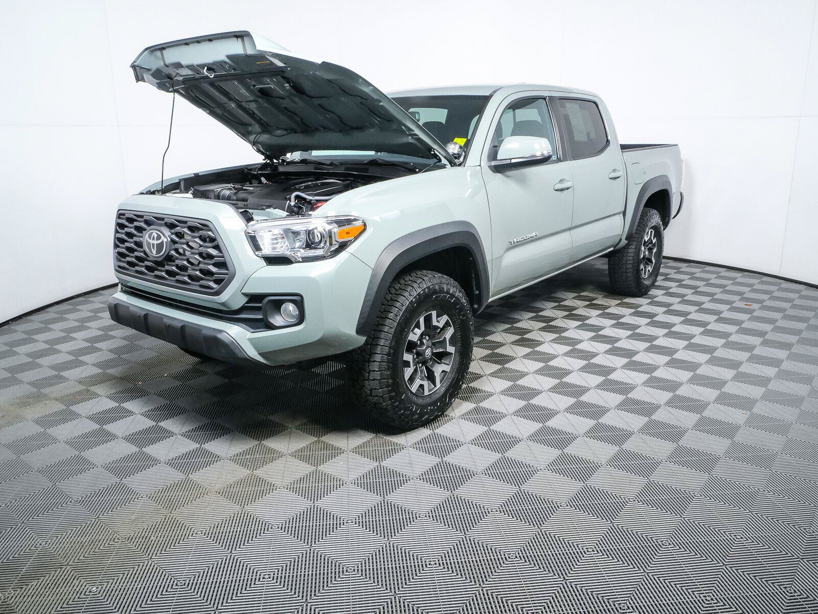 Used 2022 Toyota Tacoma TRD Off-Road AWD/4WD image 30