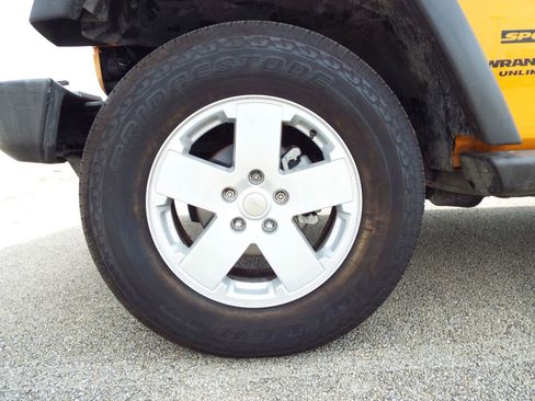 Used 2012 Jeep Wrangler Unlimited Sport AWD/4WD image 9