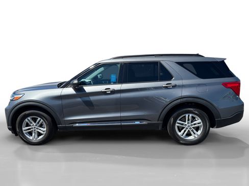 Used 2022 Ford Explorer XLT RWD image 2