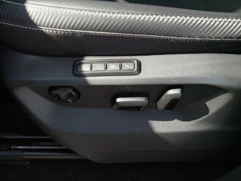 Certified 2022 Volkswagen Atlas Cross Sport SEL R-Line AWD/4WD image 22