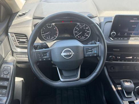 Used 2025 Nissan Rogue SV FWD image 30