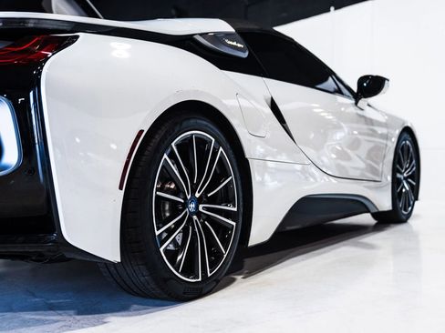 Used 2019 BMW i8 Roadster image 21