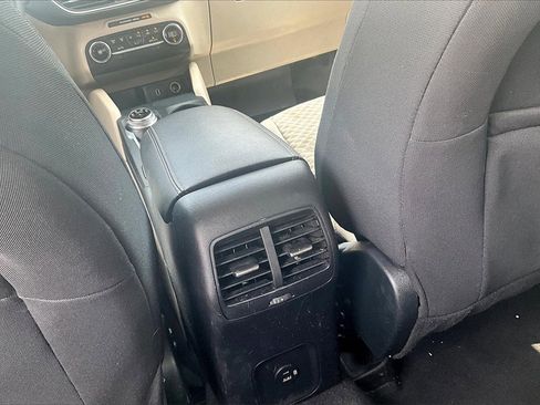 Used 2020 Ford Escape SE image 24