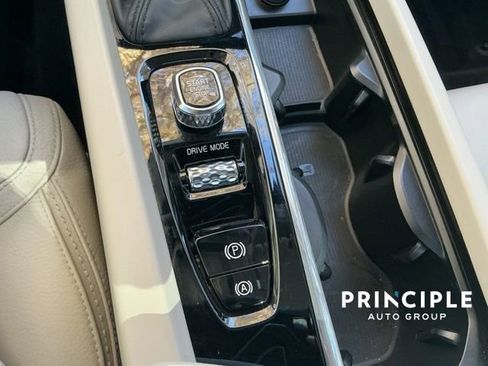 Used 2020 Volvo V60 T5 Cross Country image 15