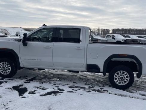 Used 2024 GMC Sierra 2500 SLE w/ SLE Convenience Package image 2