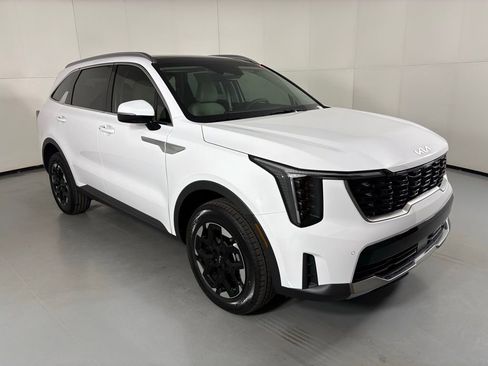 New 2026 Kia Sorento S image 2