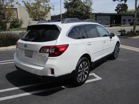 Used 2017 Subaru Outback 2.5i Limited image 3