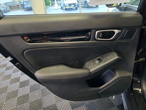 Used 2022 Honda Civic Touring image 39