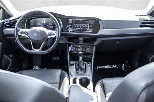 Used 2024 Volkswagen Jetta SE FWD image 19