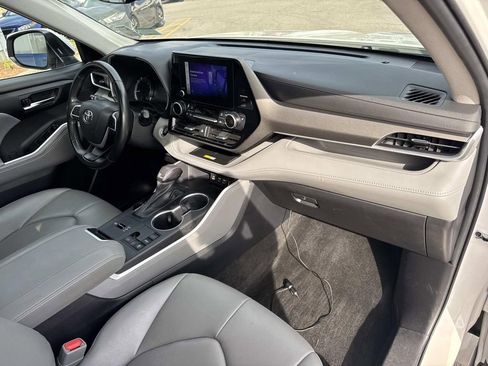 Used 2023 Toyota Highlander XLE image 13