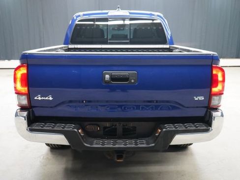Used 2022 Toyota Tacoma SR5 AWD/4WD image 6