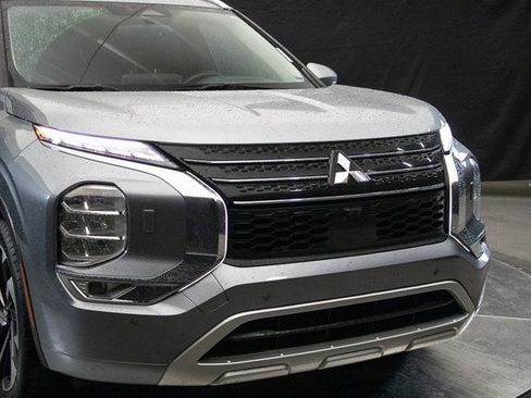 Used 2022 Mitsubishi Outlander SEL image 3