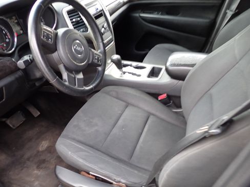 Used 2012 Jeep Grand Cherokee Laredo w/ Laredo E Group image 34