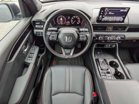 Used 2025 Honda Pilot TrailSport image 22