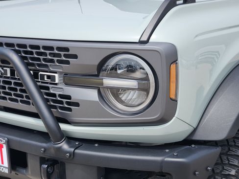 Used 2024 Ford Bronco Badlands w/ Sasquatch Package AWD/4WD image 8