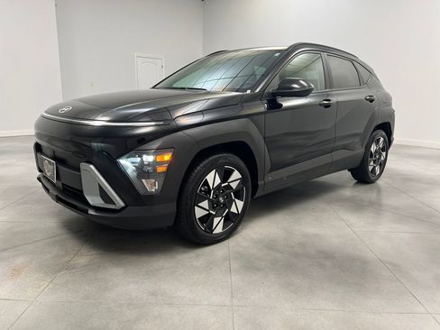 Used 2025 Hyundai Kona SEL FWD image 3