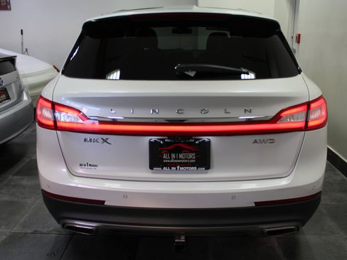 Used 2017 Lincoln MKX Reserve w/ Driver Assistance Package image 5