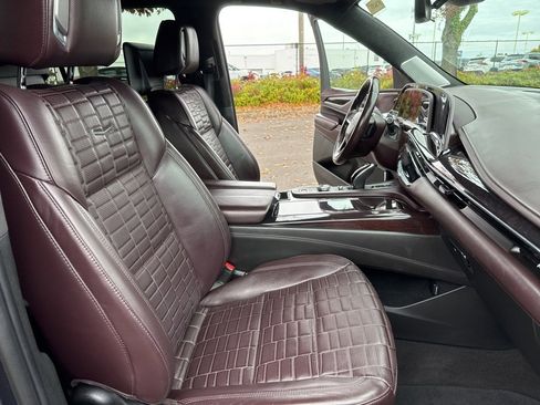 Used 2022 Cadillac Escalade ESV Premium Luxury Platinum image 31