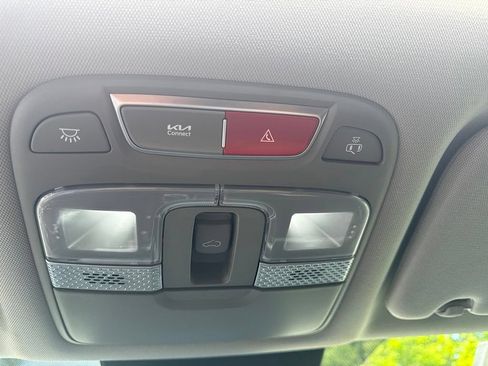 Used 2025 Kia Telluride S FWD image 21