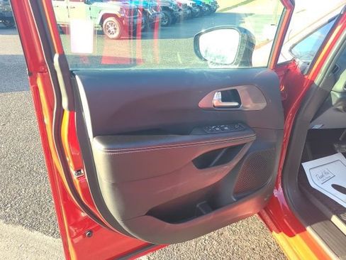 New 2026 Chrysler Voyager LX image 9