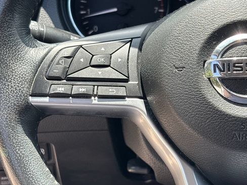 Used 2018 Nissan Rogue SV w/ Premium Package AWD/4WD image 18