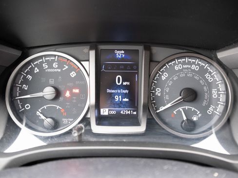 Used 2021 Toyota Tacoma TRD Off-Road image 6