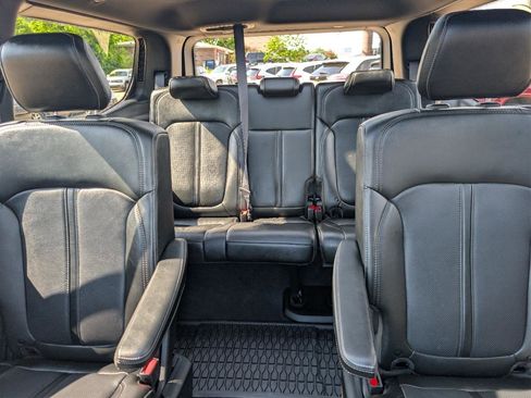 Used 2023 Jeep Wagoneer Series II RWD image 22