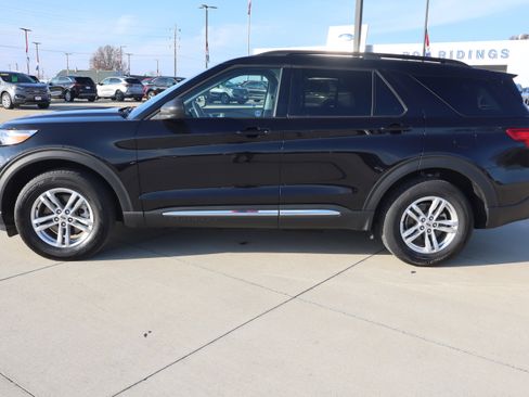 Used 2023 Ford Explorer XLT w/ Equipment Group 202A image 9