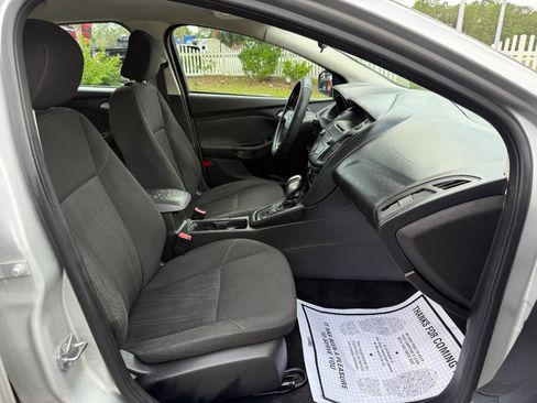 Used 2015 Ford Focus SE image 16
