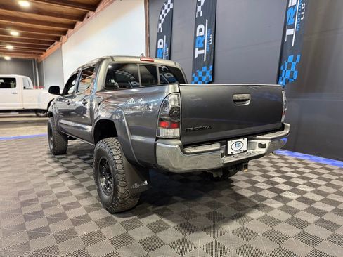 Used 2015 Toyota Tacoma 4x4 Double Cab w/ TRD Off-Road Package image 3