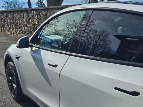 Used 2025 Tesla Model Y Long Range image 23