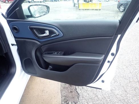 Used 2015 Chrysler 200 S image 30
