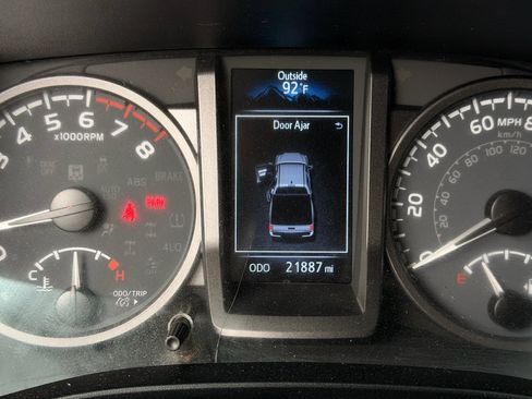 Used 2023 Toyota Tacoma TRD Sport w/ Technology Package AWD/4WD image 11