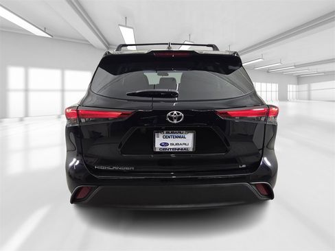 Used 2022 Toyota Highlander LE image 5