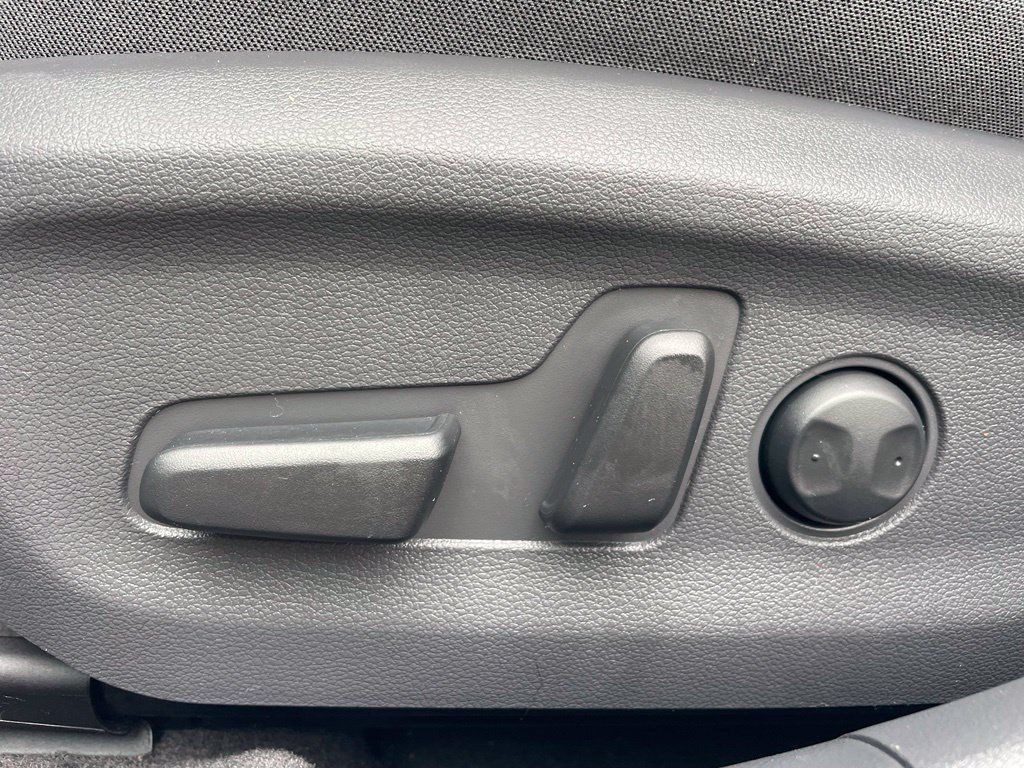 Used 2020 Hyundai Ioniq SE FWD image 26