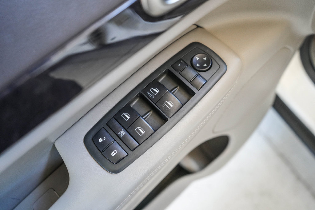 Used 2012 Jeep Grand Cherokee Laredo w/ Laredo E Group AWD/4WD image 20