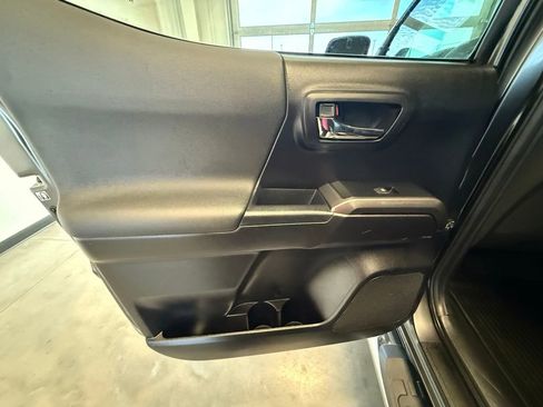 Used 2019 Toyota Tacoma TRD Off-Road image 13