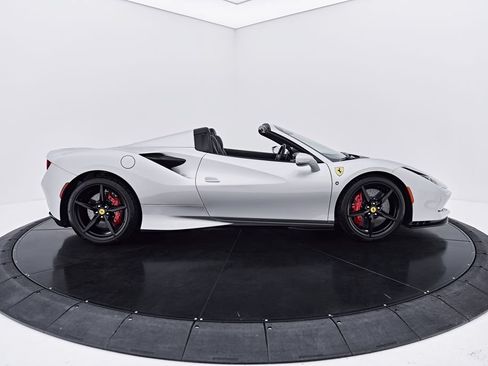 Used 2022 Ferrari F8 Tributo RWD image 32